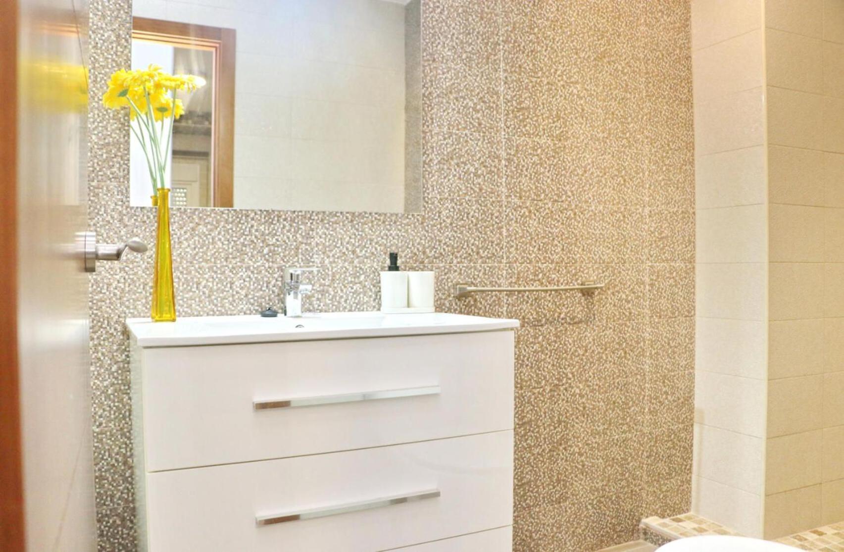 קוניל דה לה פרונטרה Apartamento Central Cerca De La Playa מראה חיצוני תמונה